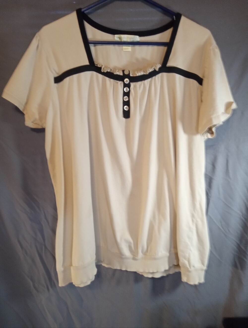 Stephanie Rogers Beige Short-Sleeve Women's Top with Contrast Trim